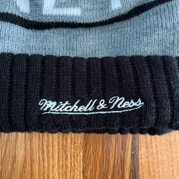 Brooklyn Nets Mitchell & Ness NBA Basketball Team Logo Pom Pom Knit Hat Beanie - Picture 3 of 5